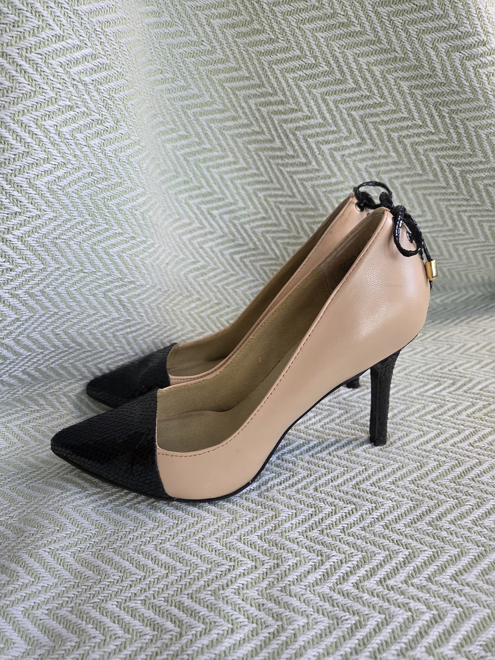 Levity Leather Pointed Toe Heels Size 7M Nude Black Snakeskin Lace Up Pumps